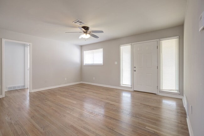 Building Photo - 1520 Brookdale Dr