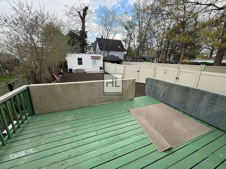 Building Photo - LOCKMAN AVENUE