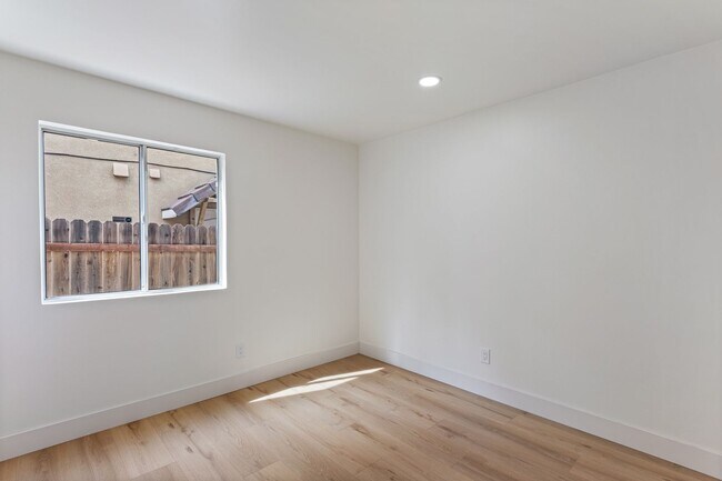 Building Photo - 5520 Muskingham Way