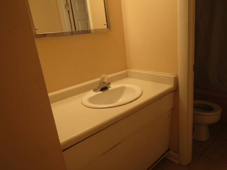 Building Photo - 106 Pike Ave