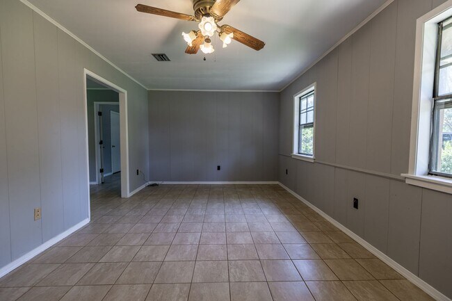 Building Photo - Charming Daphne 3 bedroom on County Road 6...