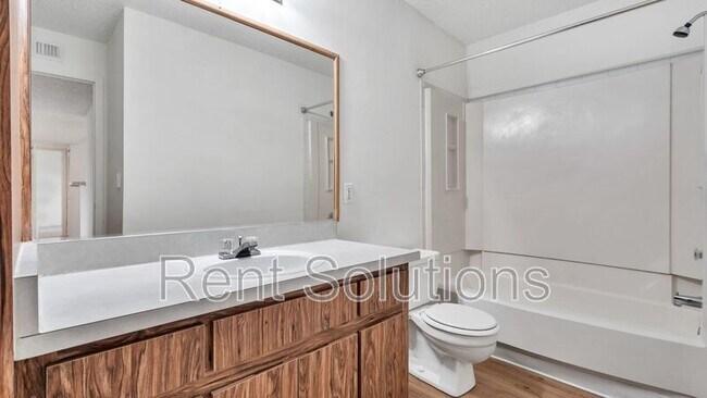Building Photo - 455 Alt 19