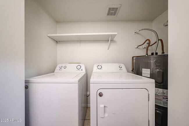 Building Photo - 214 S Rush Cir E