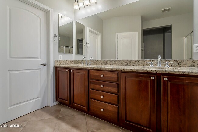 Building Photo - 3921 E Melinda Dr