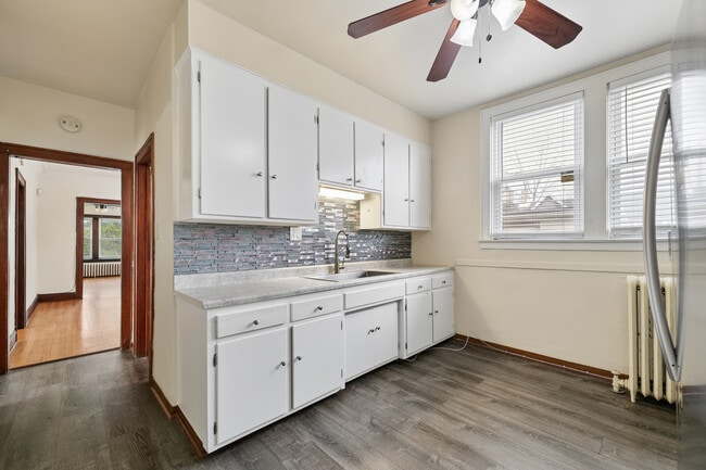 Building Photo - 10226 S Charles St