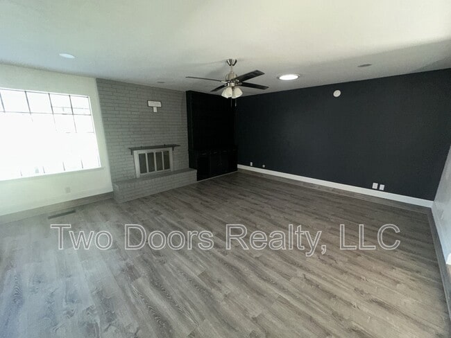Building Photo - 5208 Mackleman Dr
