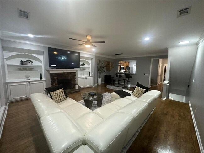 Building Photo - 2011 Appaloosa Mill Cir NE