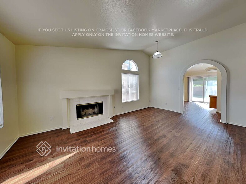 Building Photo - 3140 Crowne Dr