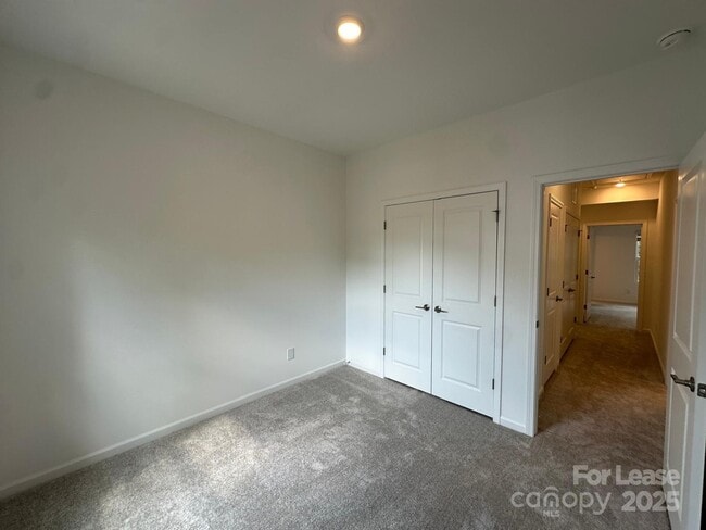 Building Photo - 1635 Blanche St