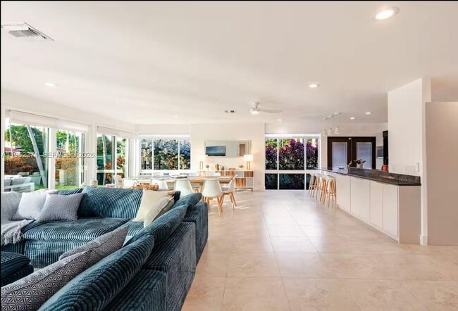 Building Photo - 636 Hibiscus Dr