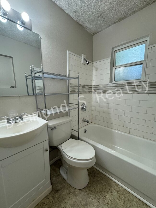 Building Photo - JUST REDUCED!  2 Bedroom House with Large ...