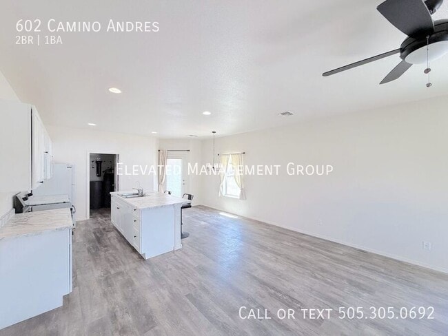 Building Photo - 602 Cam Andres