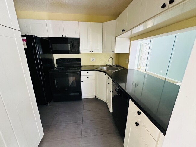 Building Photo - 1007 Green Pine Blvd