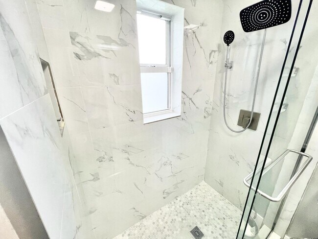 Building Photo - 210 NW 126th St