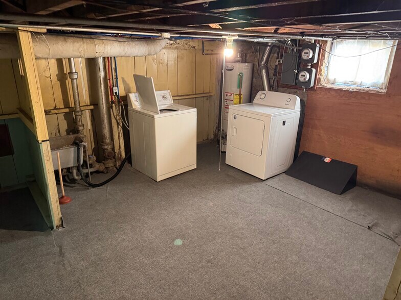 Building Photo - 1721 W 16th St