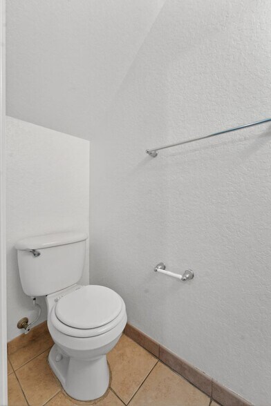 Building Photo - 3635 Sonoma Dr