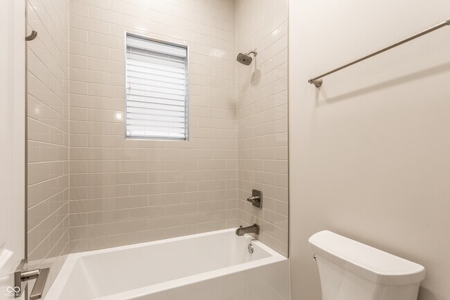 Building Photo - 1330 Marlowe Ave