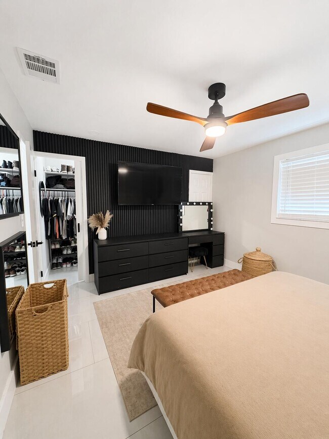 Building Photo - 1820 SW 36th Ave