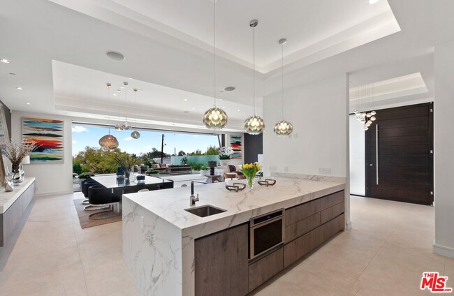 Building Photo - 2030 Talmadge St