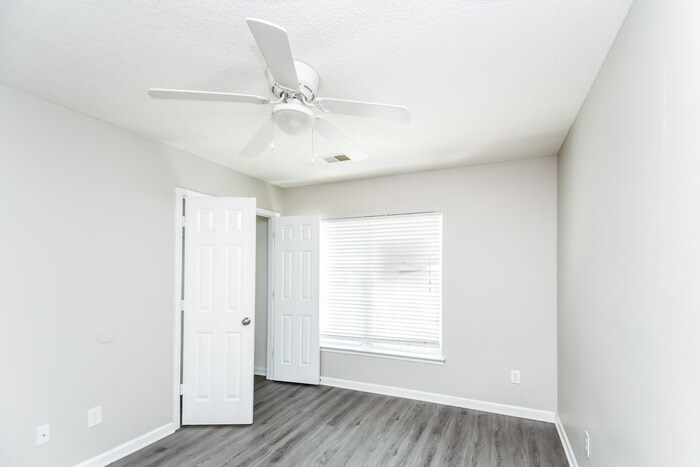 Building Photo - 516 Heron Glen Dr