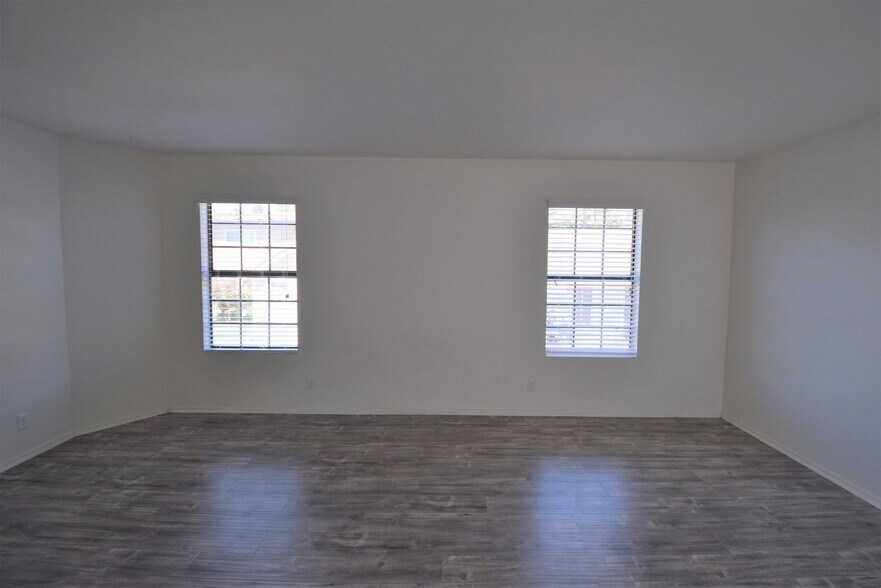 Building Photo - 24822 Walnut St