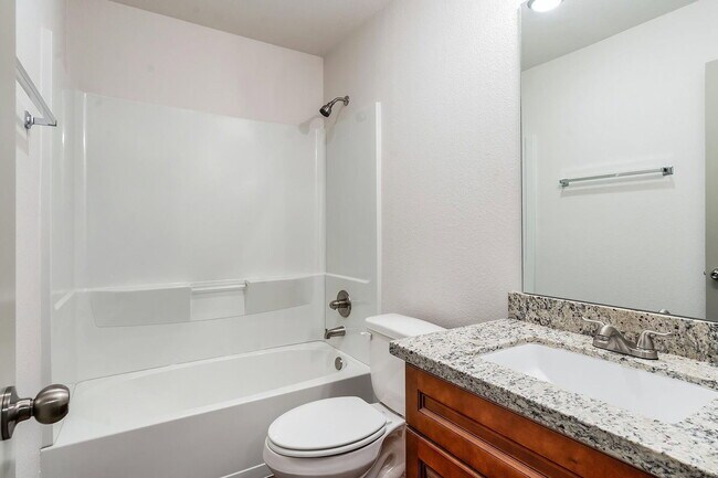 Building Photo - 918 Shady Ln