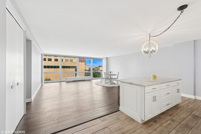 Building Photo - 330 W Diversey Pkwy