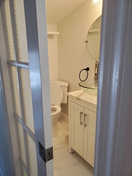 Building Photo - 347 Ling a Mor Ter S