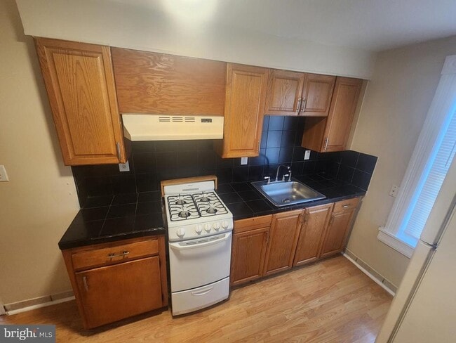 Building Photo - 2702 Wilkens Ave
