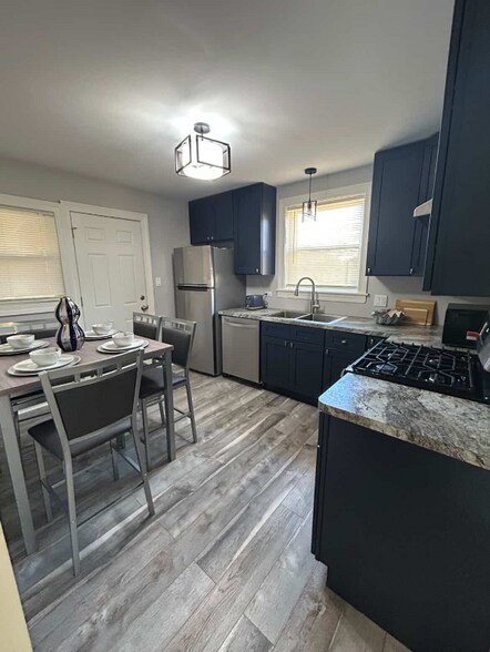 Building Photo - 55 Parkside Ave