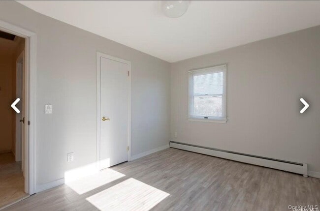 Building Photo - 171 Roslyn Rd