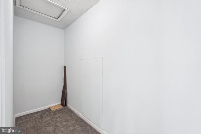 Building Photo - 12108 Green Leaf Ct