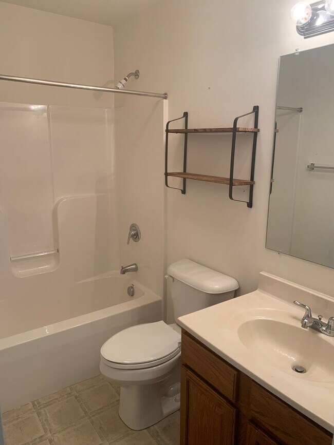 Building Photo - 1 Floor Living! Wheatland Condo 2 Bed 2 Ba...