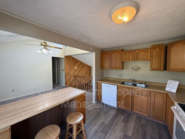 Building Photo - 2421 Bentree Ct