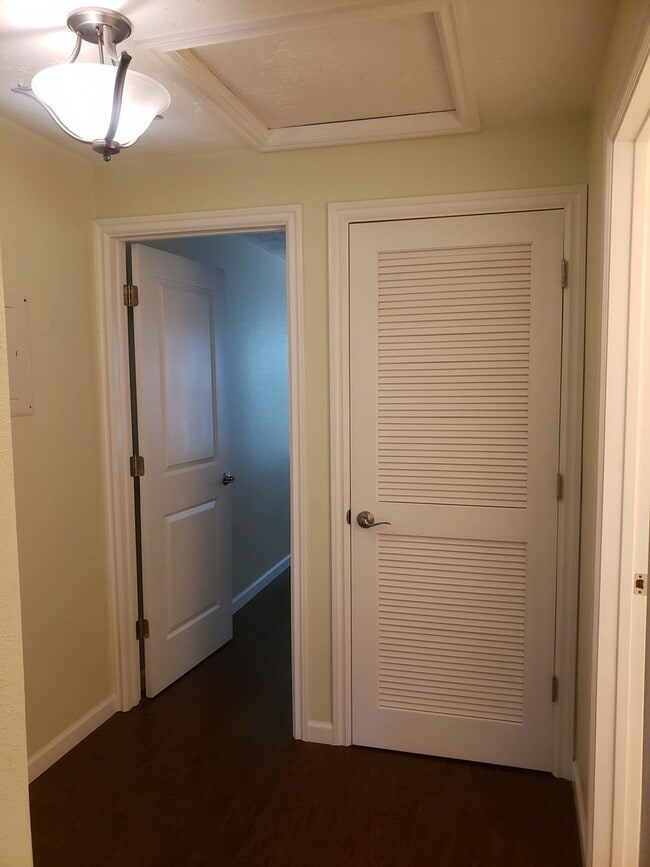 Building Photo - Cute 2 bedroom 1.5 bath Condo in Ashland!!