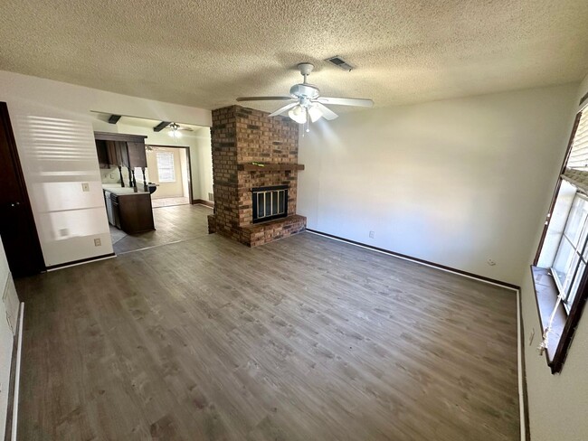 Building Photo - Spacious 3 Bedroom, 1.5 Bath Home on a Qui...