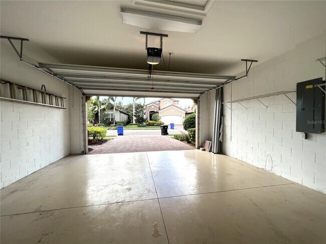 Building Photo - 120 Ventosa Pl