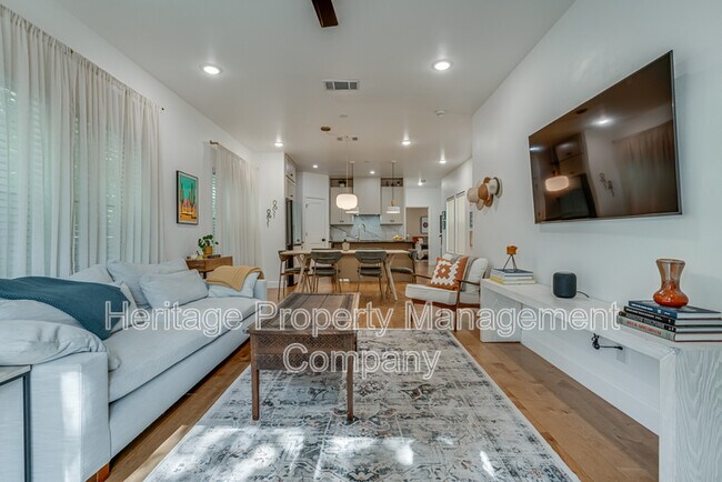 Building Photo - 211 Gibson