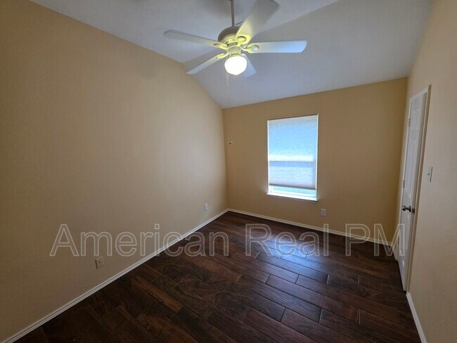 Building Photo - 1209 Shadow Lakes Blvd