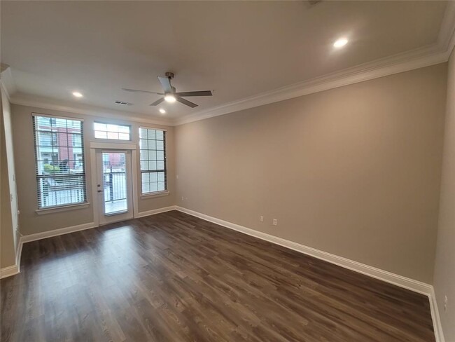 Building Photo - 2111 Austin St