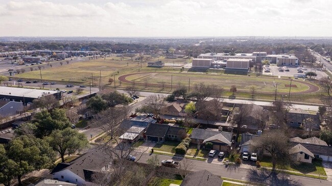 Building Photo - 6803 Castlekeep Way