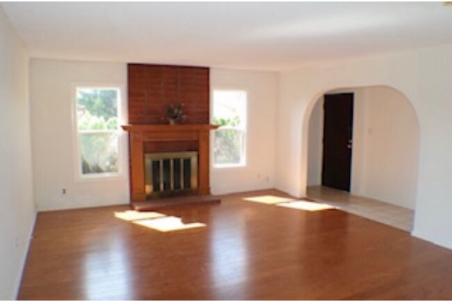 Building Photo - 4386 Chelford St