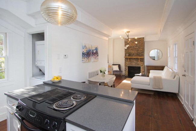 Building Photo - 2 BD/2 BA in Harleston Village