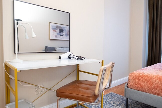 Building Photo - 230 W 113th St