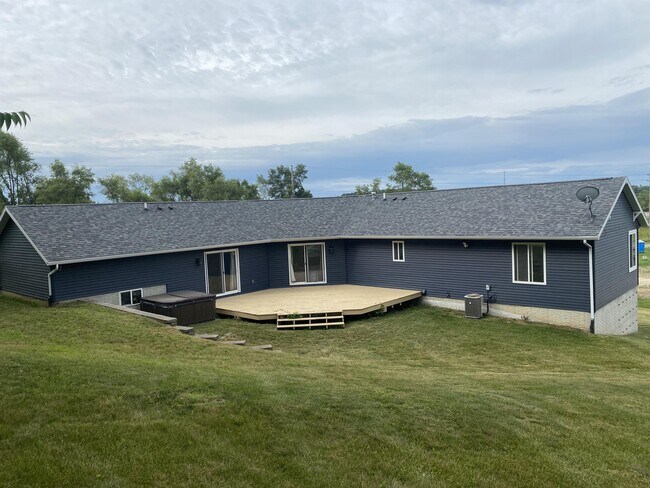 Building Photo - 2910 Otis Rd SE