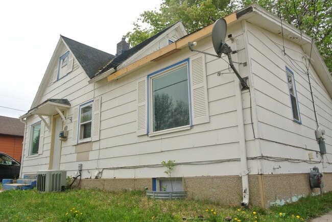 Building Photo - 510 Hiawatha St