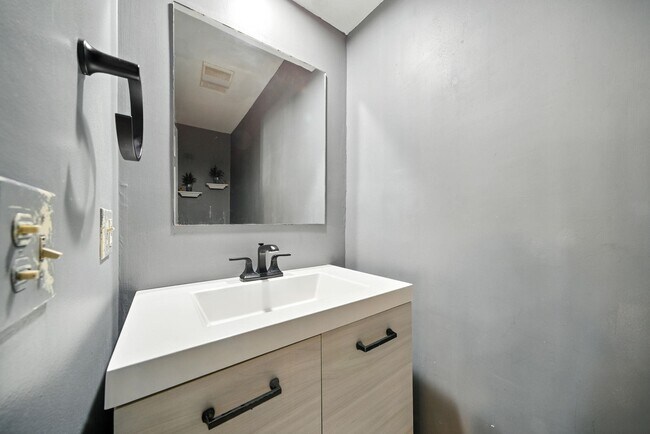 Building Photo - 224 48th St