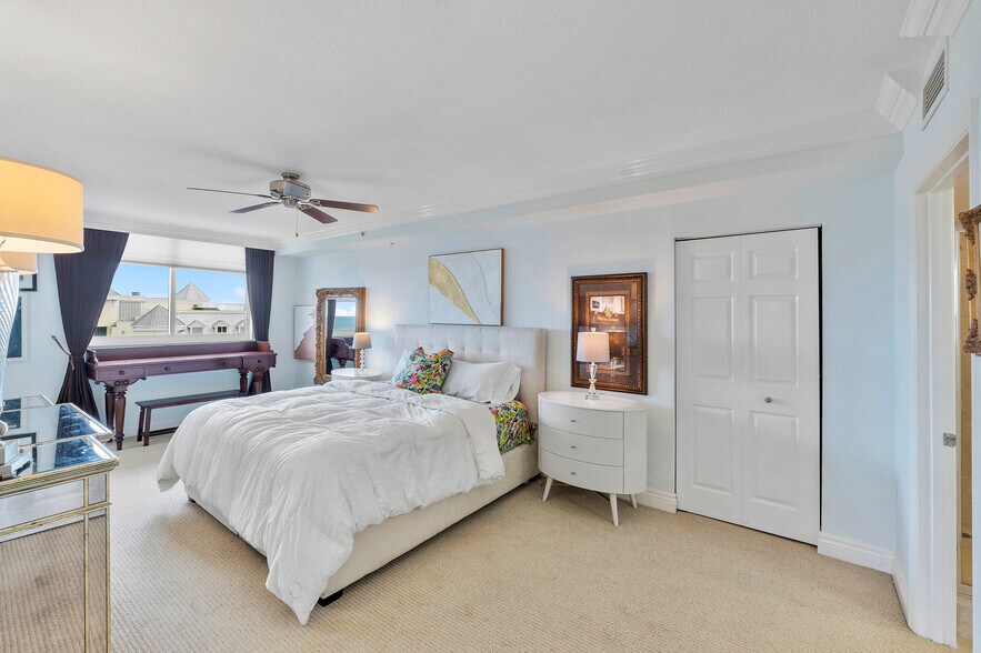 master bedroom - 2001 N Ocean Blvd
