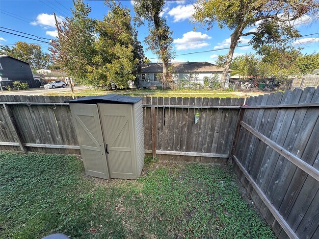 Building Photo - 4322 Chapman St