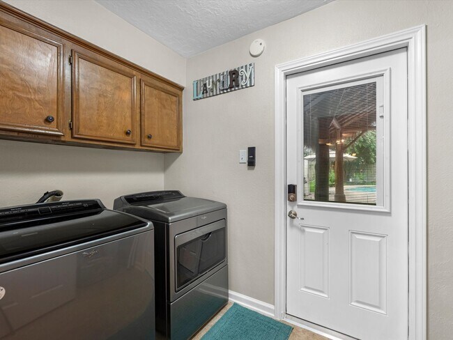 Building Photo - 12701 Manorwood Ln